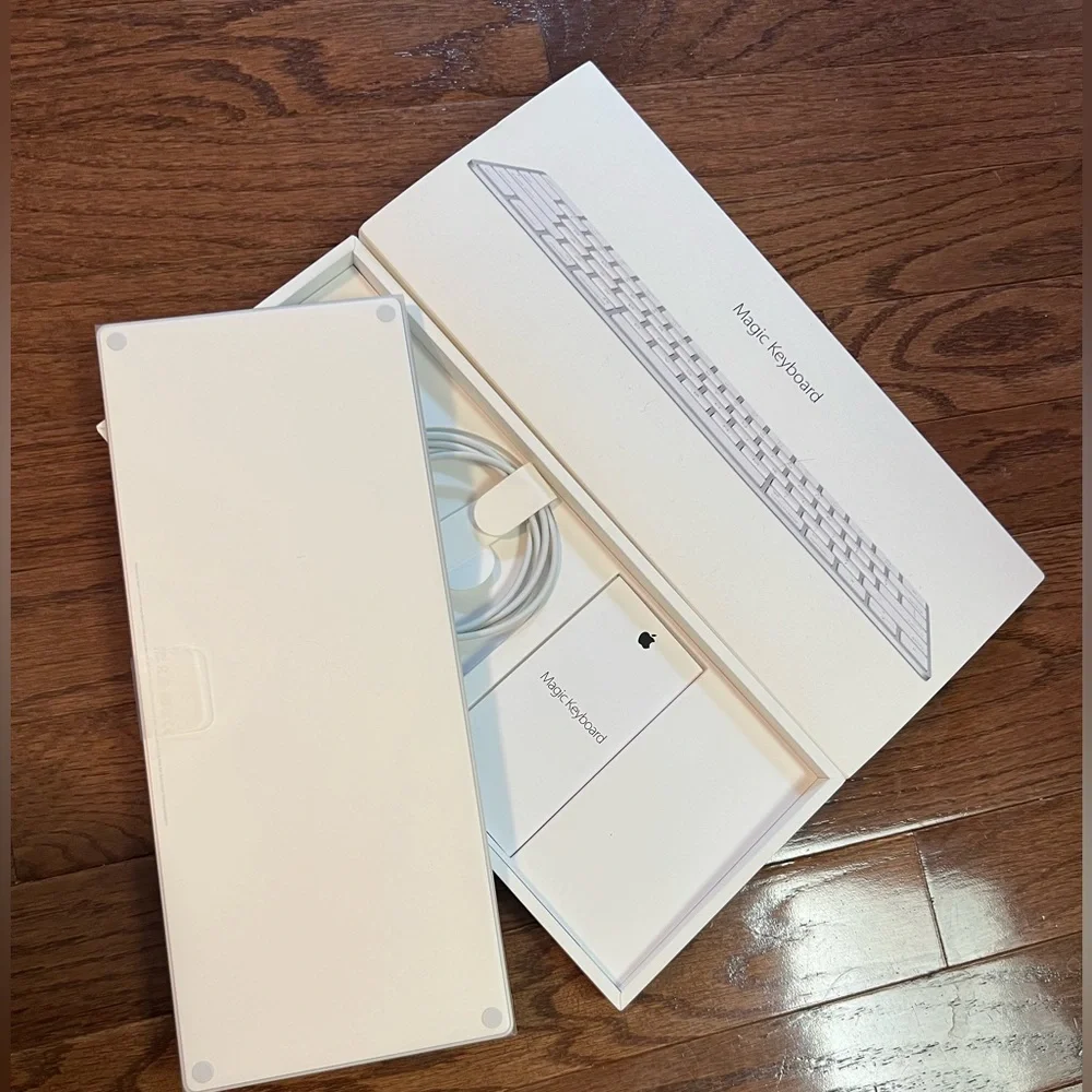 NIB Apple Magic Keyboard MLA22LLA in box:Magic Keyboard USB-C to Lightning Cable